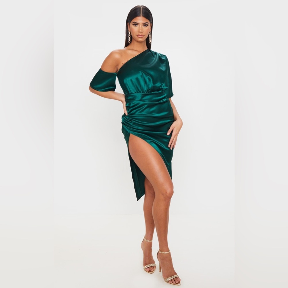 PrettyLittleThing Emerald Green One Shoulder Ruched Skirt Midi Dress size 4